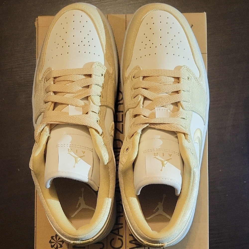 Jordan 1 Low SE "Team Gold" (Womens) Womens 10 Mens 8.5 NWT W/OG BOX - Picture 6 of 10
